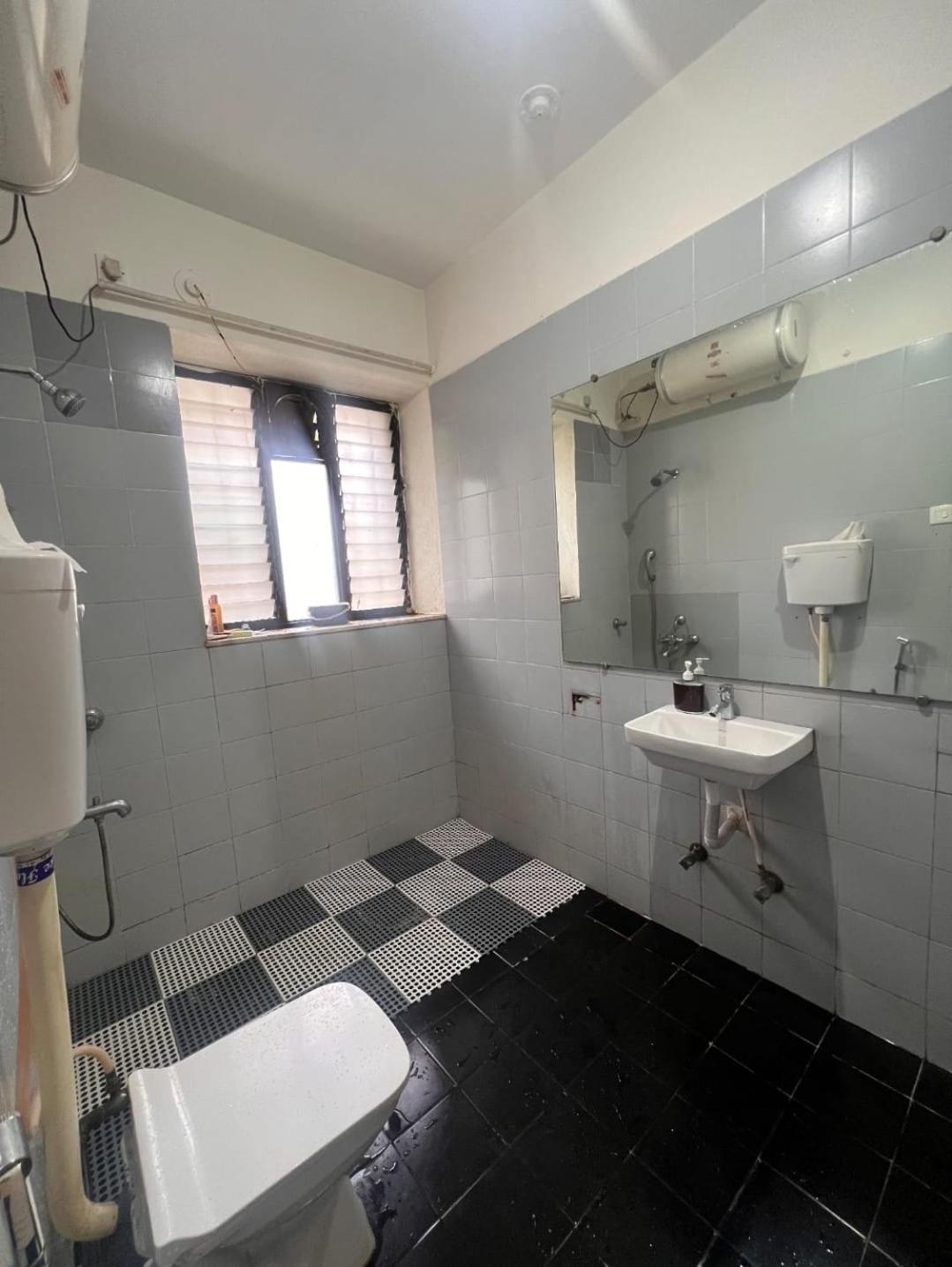 Rostel Backpackers Hostel ปูเน่ ภายนอก รูปภาพ