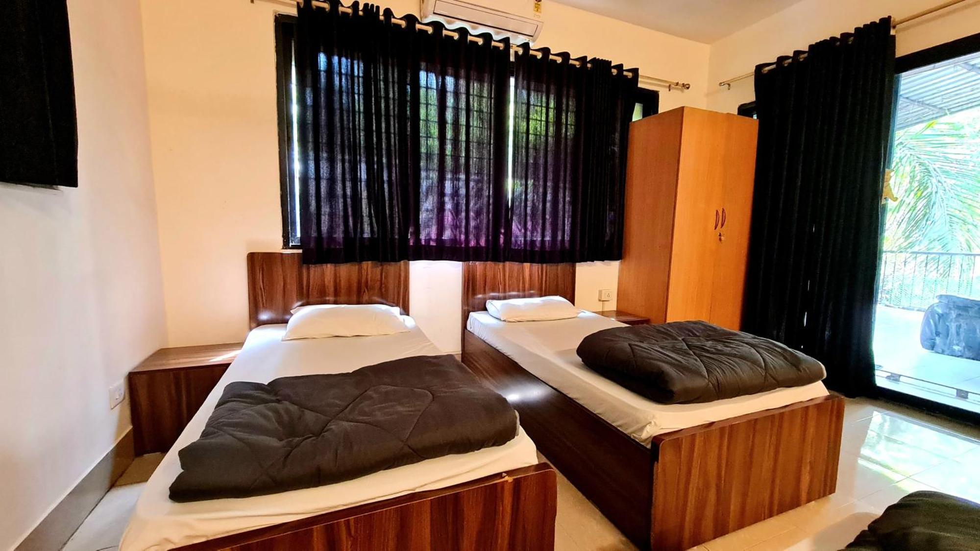 Rostel Backpackers Hostel ปูเน่ ภายนอก รูปภาพ
